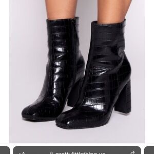 Prettylittlething short black boots